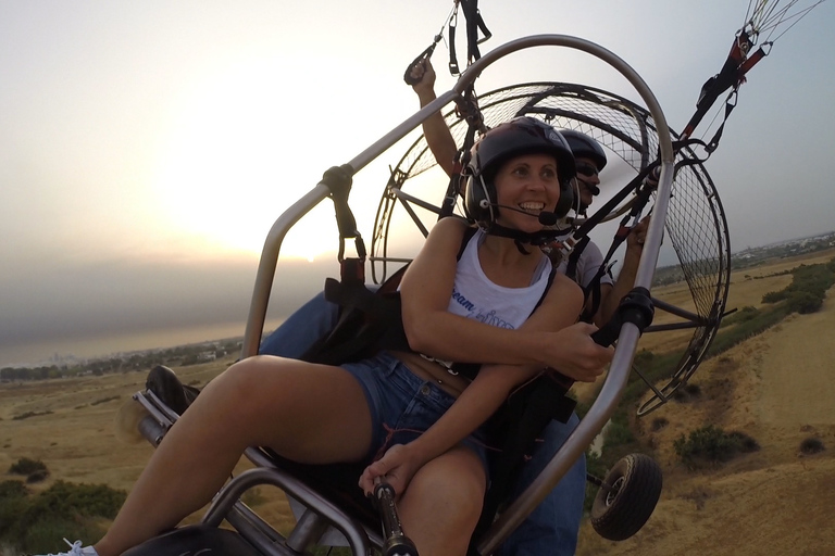 Albufeira: Paragliding-Flug bei Sonnenuntergang