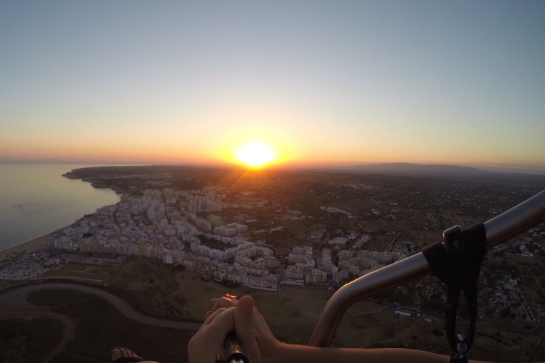Albufeira: Paragliding-vlucht bij zonsondergang