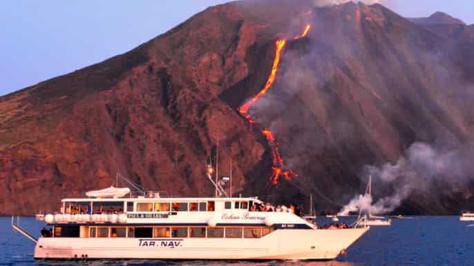 from milazzo panarea and stromboli boat trip by night