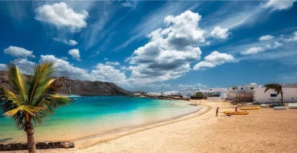Lanzarote: Teguise Handicraft Market and La Graciosa Island