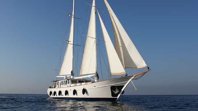 ilha de milos cruzeiro de barco com café da manhã e almoço