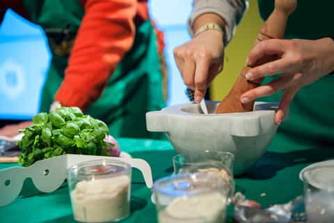 Manarola: Authentic Pesto Making Class in Cinque Terre