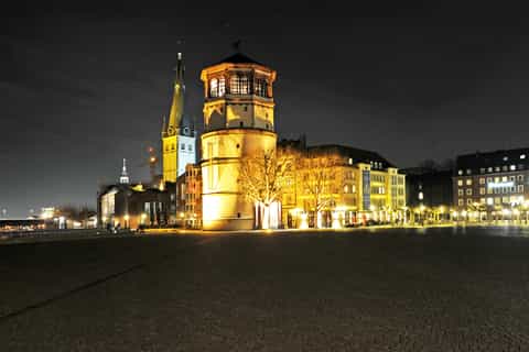 Düsseldorf: Guided Tour with a Night Watchman
