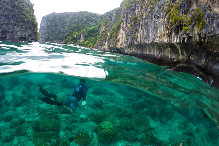 Krabi: Phi Phi Small Group Tour & Early Maya Bay with lunch
