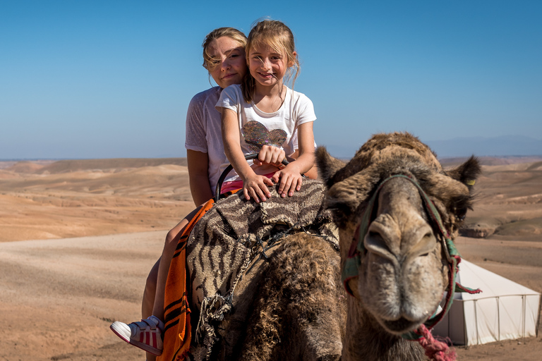 Marrakech: experiencia de camello en el desierto de Agafay y Oasis con meriendaTour con recogida y regreso al hotel / Riad