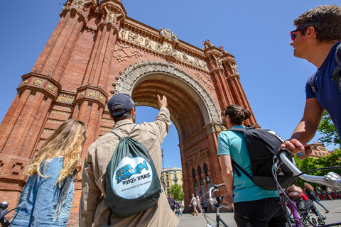 Barcelone : 4 heures de vélo en petit groupeBarcelone: visite à vélo en petit groupe de 4 heures