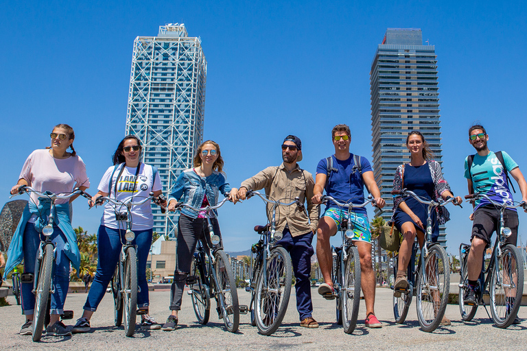 Barcelona: 4 horas en bicicleta en grupo reducidoBarcelona: tour de 4 horas en bicicleta para grupos pequeños