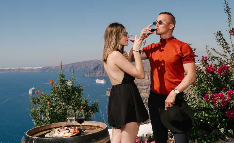 Santorini: tour con degustazione di vini in 3 cantine e transfer