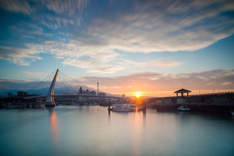 Tamsui: Historic Landmarks and Riverside Morning Tour Small-Group Tour Only