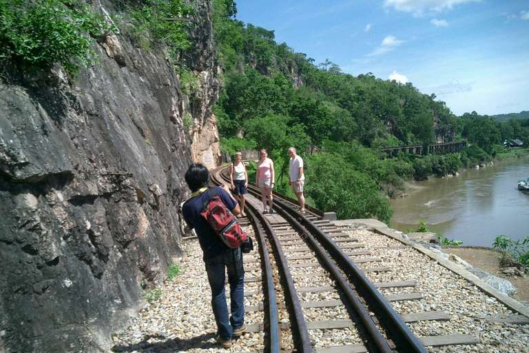 Au départ de Bangkok : Visite privée du chemin de fer de la mort et du pont de la rivière Kwai