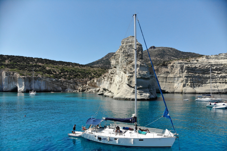From Milos: Guided Day Cruise to Kleftiko With Lunch From Adamas Port: Day Cruise to Kleftiko Caves with Lunch