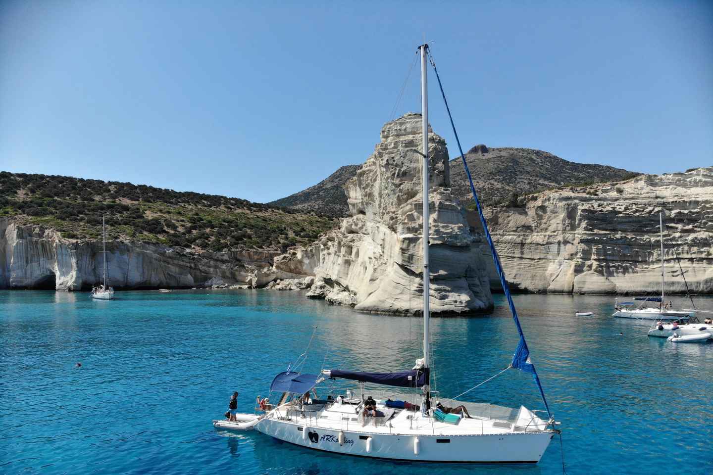 Милос: Дневной круиз в Клефтико с обедом