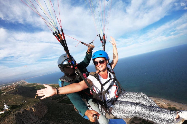 Alicante and Santa Pola: Tandem Paragliding Flight Alicante: Tandem Paraglide Flight