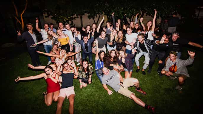 queenstown bar crawl with 5 free shots and pizza