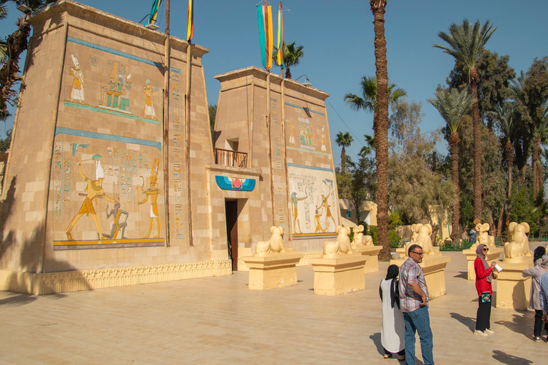 Le Caire : Visite privée du village pharaonique avec transfert et déjeunerVisite avec billets et déjeuner