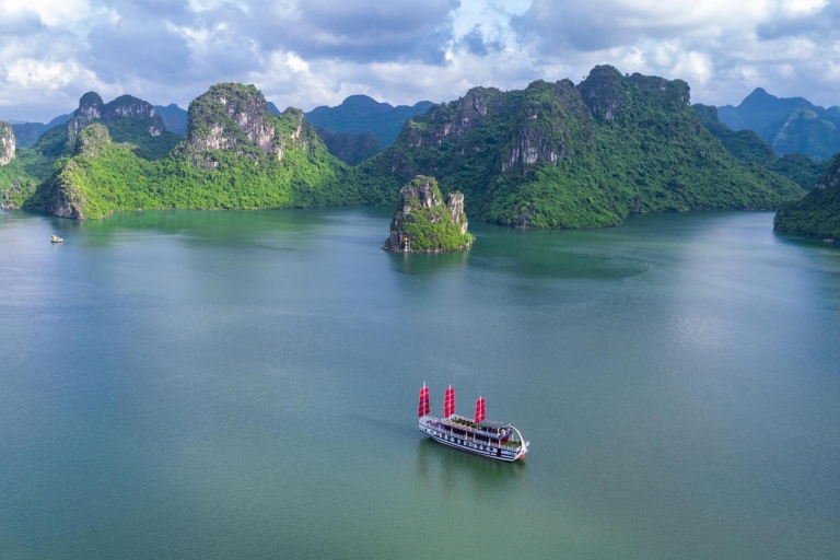 Hanoi: excursion d'une journée de luxe dans la baie d'Ha Long et de la baie de Bai Tu Long