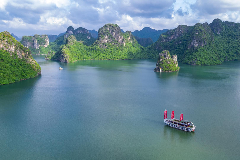 De Hanói: barco de lixo tradicional privado de luxoHanói: excursão luxuosa de 1 dia pela baía de Ha Long e Bai Tu Long