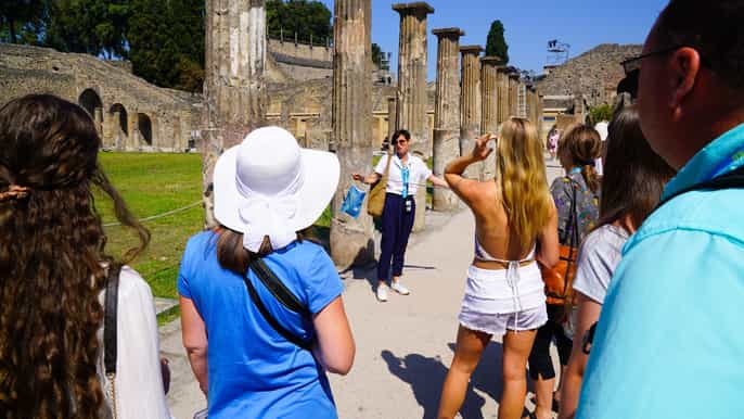 from sorrento pompeii halfday skiptheline tour