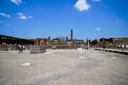 Von Positano: Skip-the-Line-Tour durch Pompeji und den Vesuv