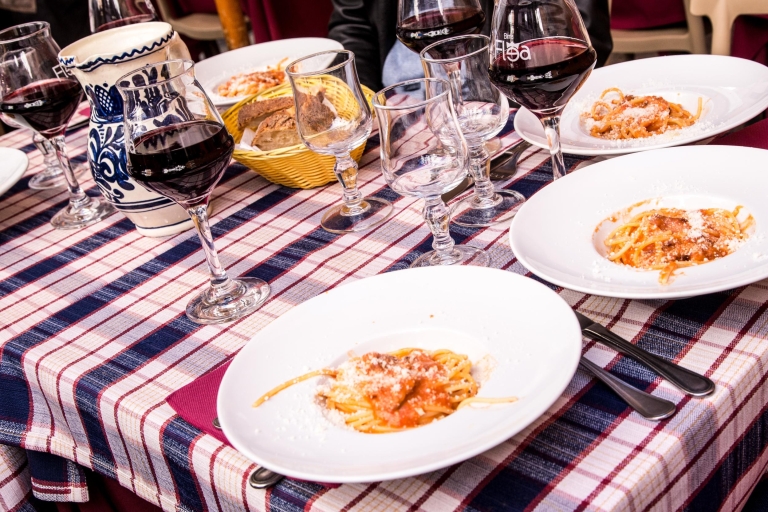 Rome: Monti Neighborhood Lunch of Dinner 2-uur durende voedseltourDinner Tour