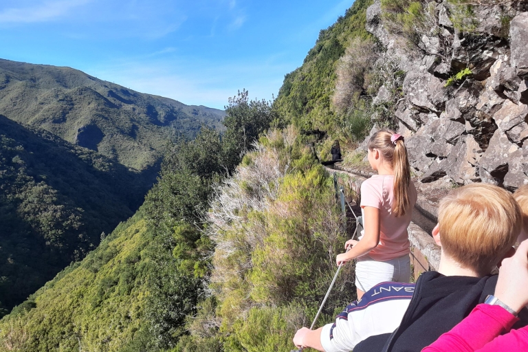 Madeira: recorrido privado a pie por Levada das 25 Fontes PR6Excursión con recogida en el Noroeste de Madeira