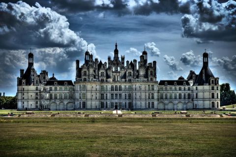 Paris: Top Loire Castles with Lunch and Wine