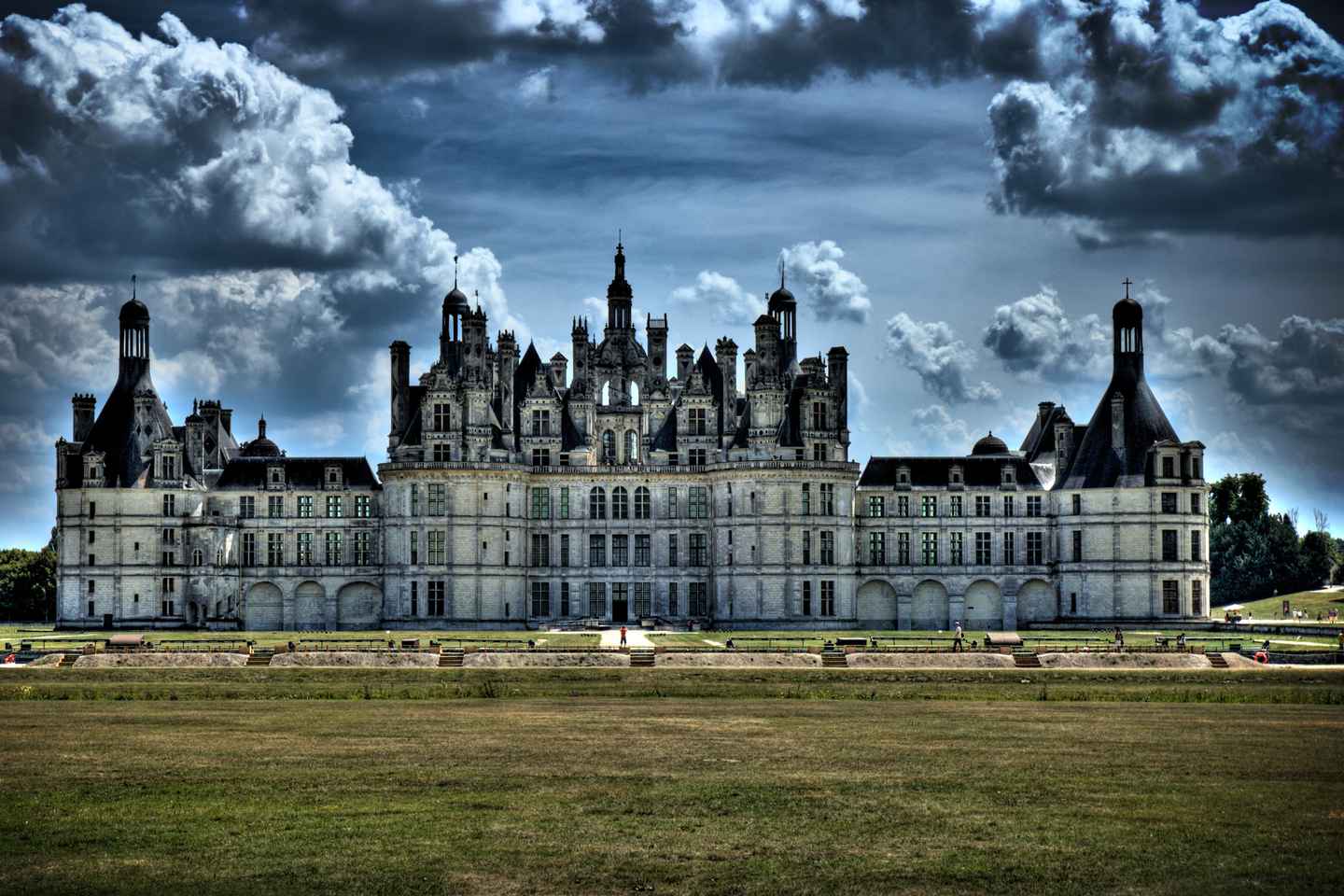 Paris: Loire Valley Castles Tour with Wine Tasting