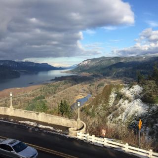 From Portland: Columbia Gorge Hike and Winery Lunch