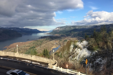 Z Portland: Columbia Gorge Hike and Winery Lunch