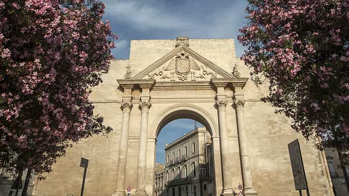 lecce walking tour by night