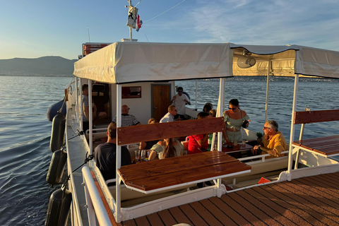 From Split: Evening Boat Tour with Sunset Views
