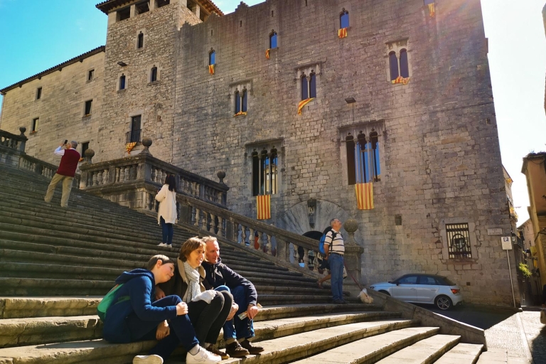 Ab Barcelona: Private Tour durch mittelalterliche Städte mit Mittagessen