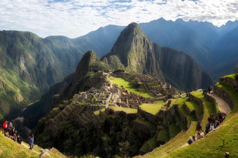 Lima: Perú exprés en 9 días con Ica, Cuzco y PunoOpción estándar