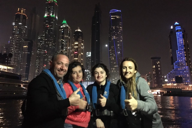 رحلة بحرية في رأس السنة الجديدة لمدة 3 ساعات في دبي 2026رحلة بحرية لمدة 3 ساعات منتصف الليل في دبي بمنا