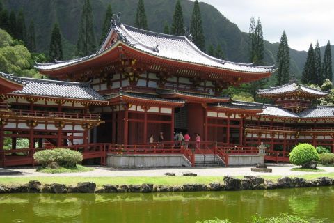 Atmospheric Tour of Uji's Tea, Nature, and Spirituality