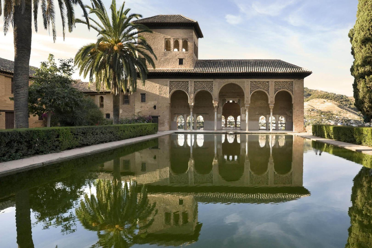 From Seville: Private Excursion to the Alhambra Private Tour in Spanish