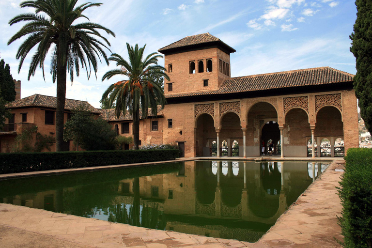 From Seville: Private Excursion to the Alhambra Private Tour in Spanish