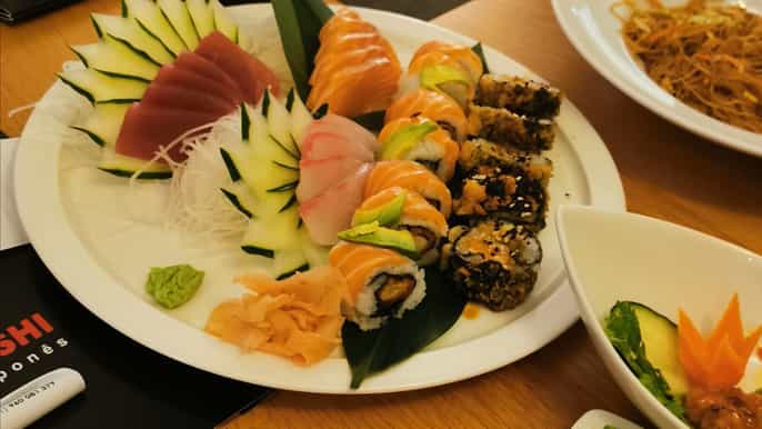 from olhão private boat tour with sushi meal on the beach