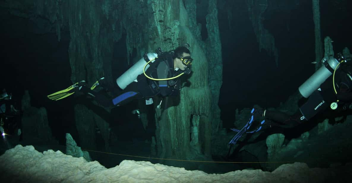 Puerto Morelos: Efekty świetlne jaskini nurkowej w Cenote Tajma Ha ...