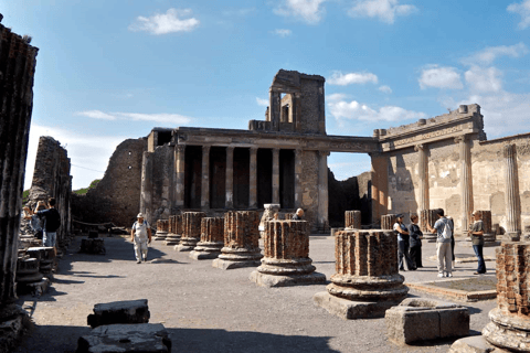 Tour VIP di Pompei di 3 ore: Salta la fila con il tuo archeologoPompei VIP: accesso prioritario con archeologo