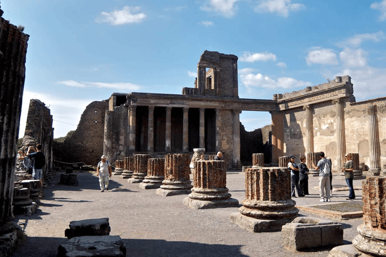 Tour VIP di Pompei di 3 ore: Salta la fila con il tuo archeologoPompei VIP: accesso prioritario con archeologo