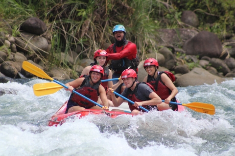 San Jose: Sarapiqui Klasse 2&3 Rafting AbenteuerRafting Klasse 2-3 auf dem Sarapiqui Fluss am Nachmittag