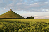 Bruselas, Waterloo Private Battlegrounds Tour with Lion Hill - Housity