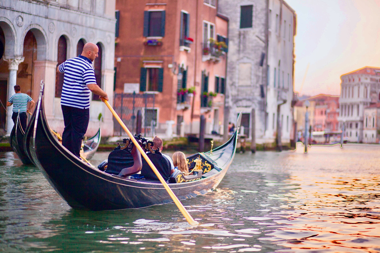 Venice: Private Gondola Ride Venice: Private Gondola Ride - Evening