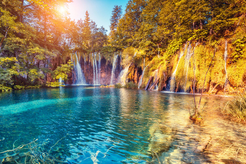 Split: Transfer naar Zagreb met Plitvice Meren Entree TicketsTocht vanuit Split