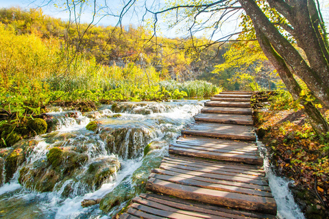 Split : Transfert à Zagreb avec billets d&#039;entrée aux lacs de Plitvice.Circuit depuis Split