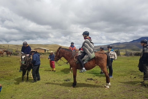 Wycieczka konna do Parku Narodowego CotopaxiCotopaxi Horseback Riding Tour 3 godziny jazdy konnej