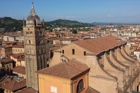 Болонья: Прогулка по церквям и соборам