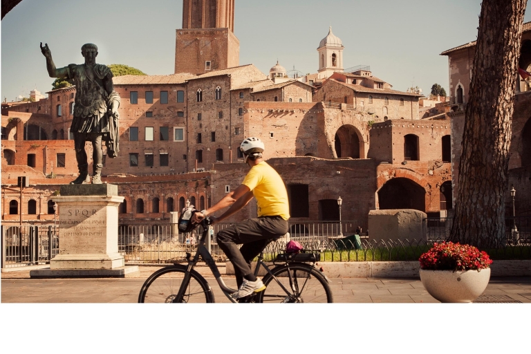 Rzym: wycieczka po centrum miasta rowerem elektrycznymWycieczka w j. włoskim