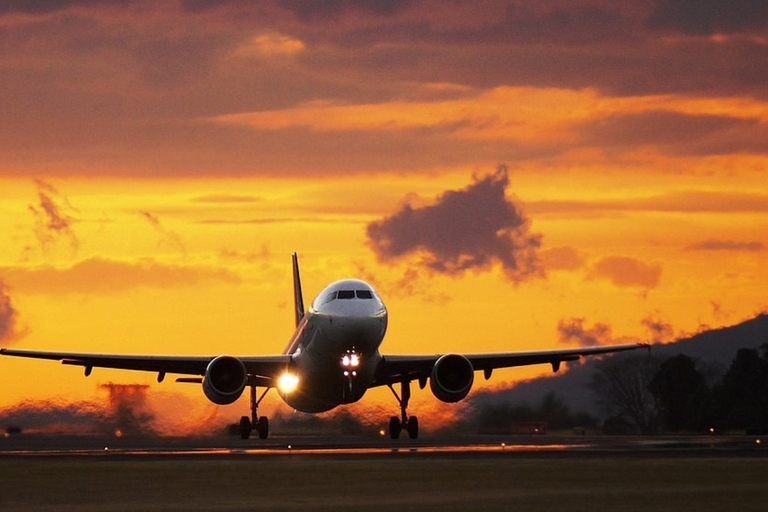 Muscat Airport: Private Departure Transfer Muscat Beach Hotel to Muscat Airport: